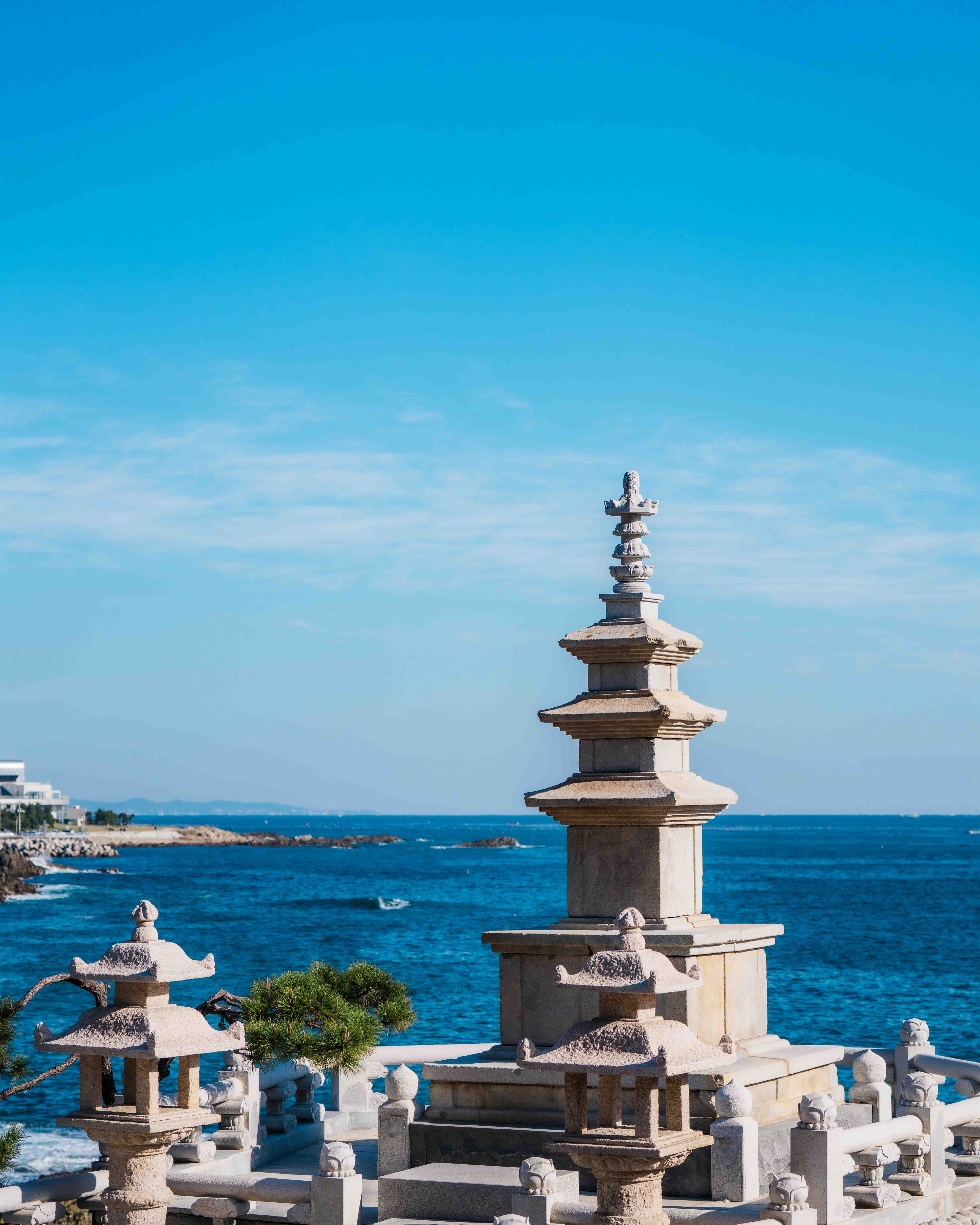 Haedong Yonggungsa Temple, A Temple That Meets the Sea